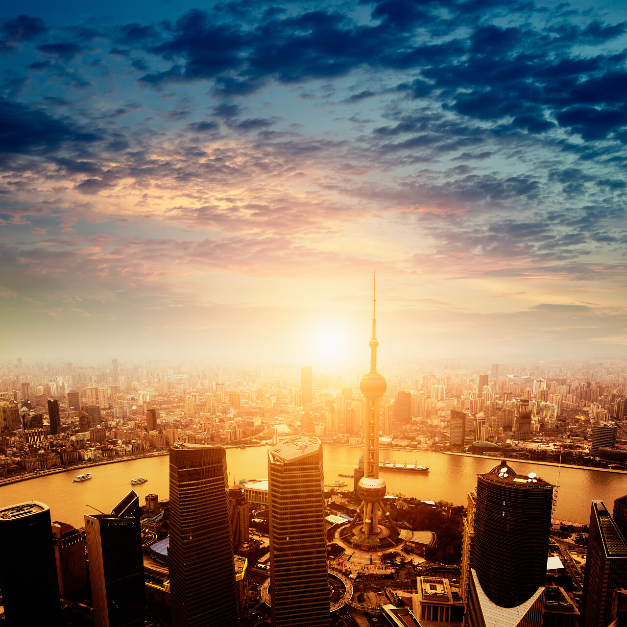 黄昏日落上海陆家嘴金融中心城市都市