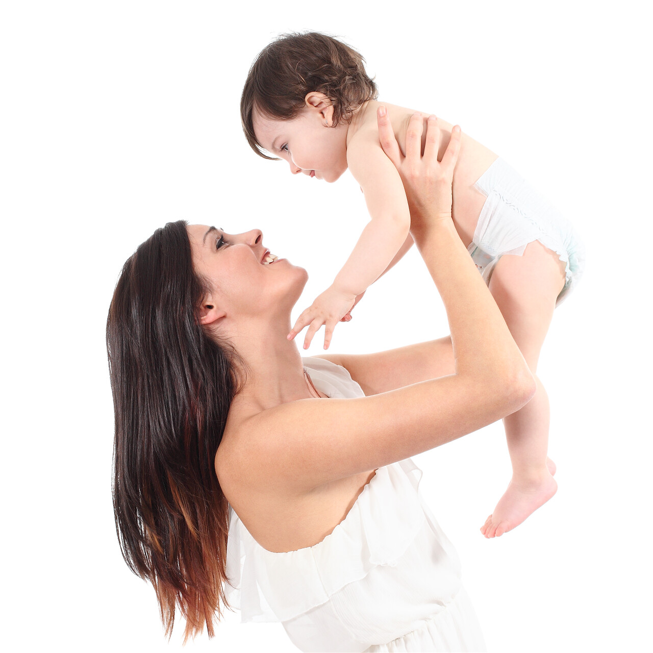 白底母亲高兴举起孩子