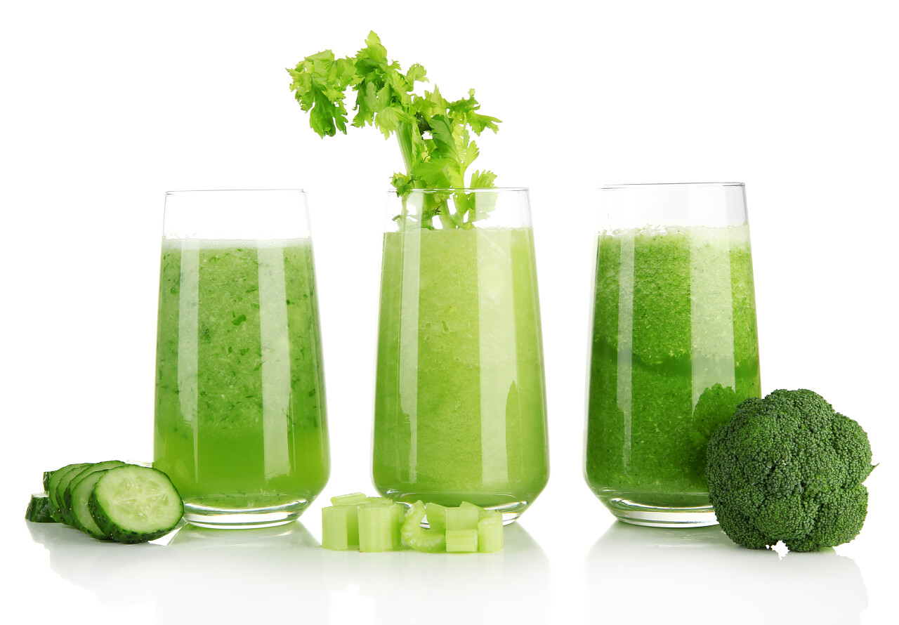 白底绿色蔬菜汁新鲜健康绿色饮品饮料