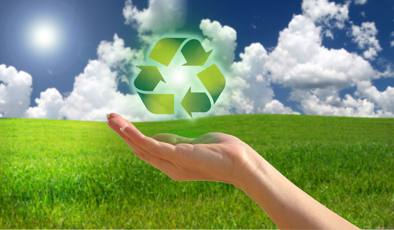 手带符号的回收利用和自然背景典型的生态环境和清洁世界卫生日