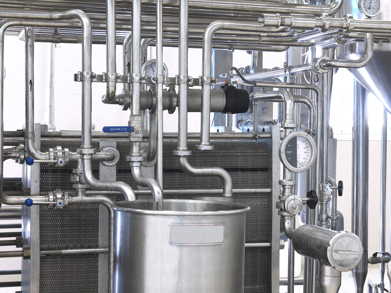 从一台机器 消毒牛奶