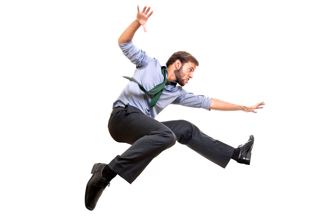 跳跃的商人被隔绝在白色业绩业绩上涨