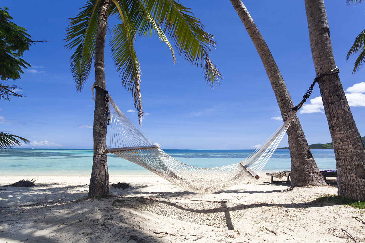 热带天堂海滩带吊床