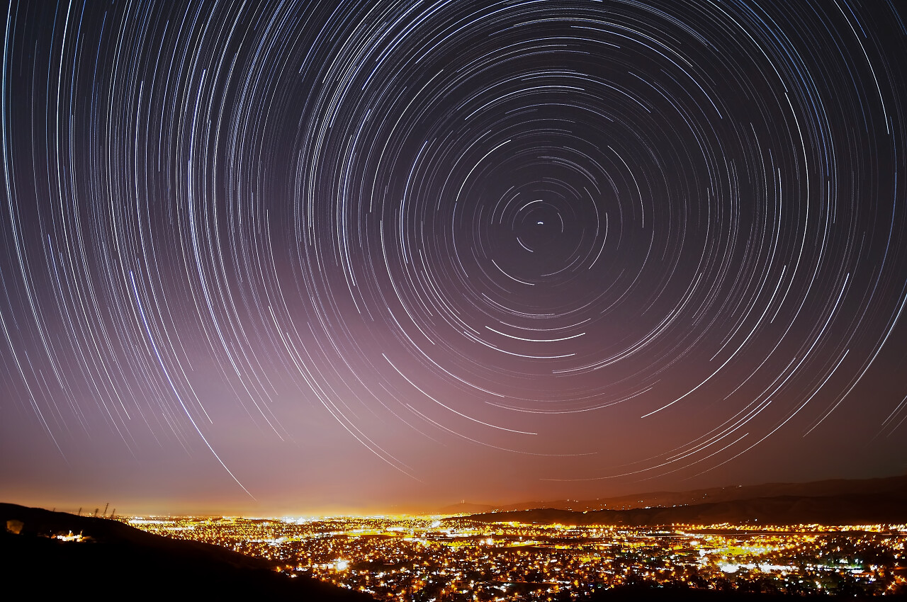 加州圣何塞以上积累的星轨