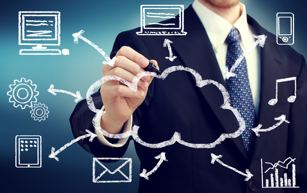 商人与云计算和连通性概念互联网云