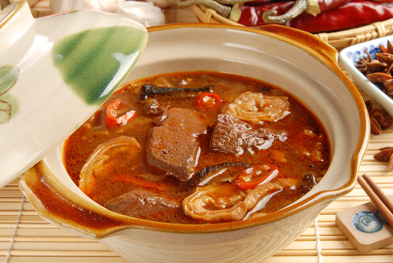 台湾著名的美食猪肠血热酱