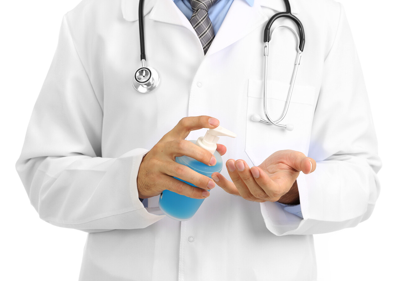 医生使用洗手液机世界卫生日