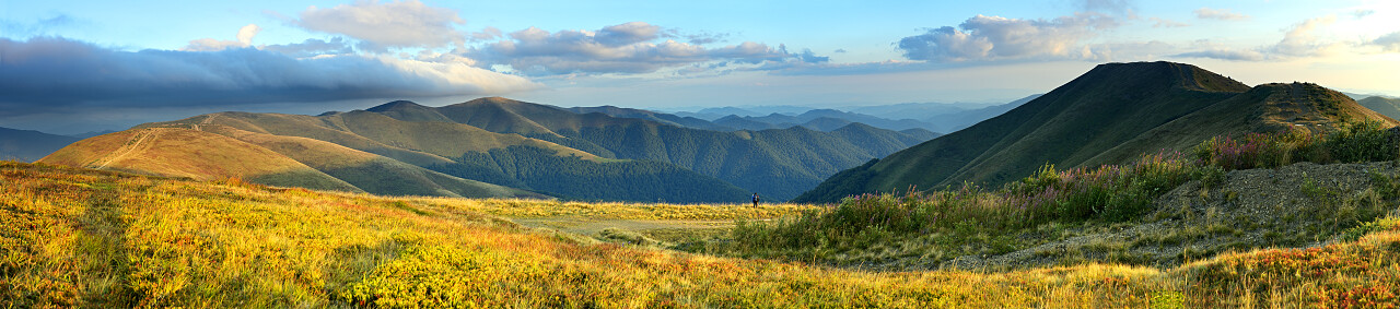 徒步旅行在喀尔巴阡红
