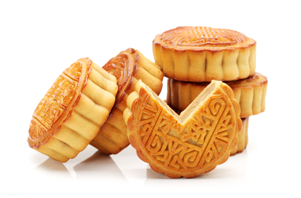 在白色背景上中秋节节日月饼八月十五中秋节月饼中秋节