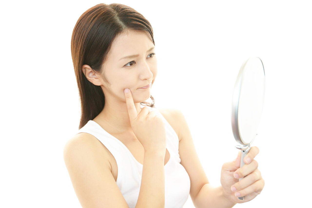 女子患有皱纹面部抗衰衰老面部整形医美抗衰