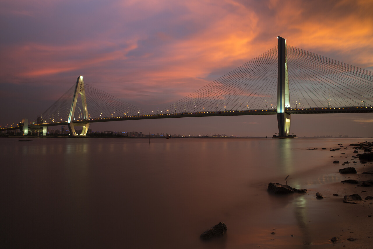 夕阳与海口世纪大桥海南中国海南旅游