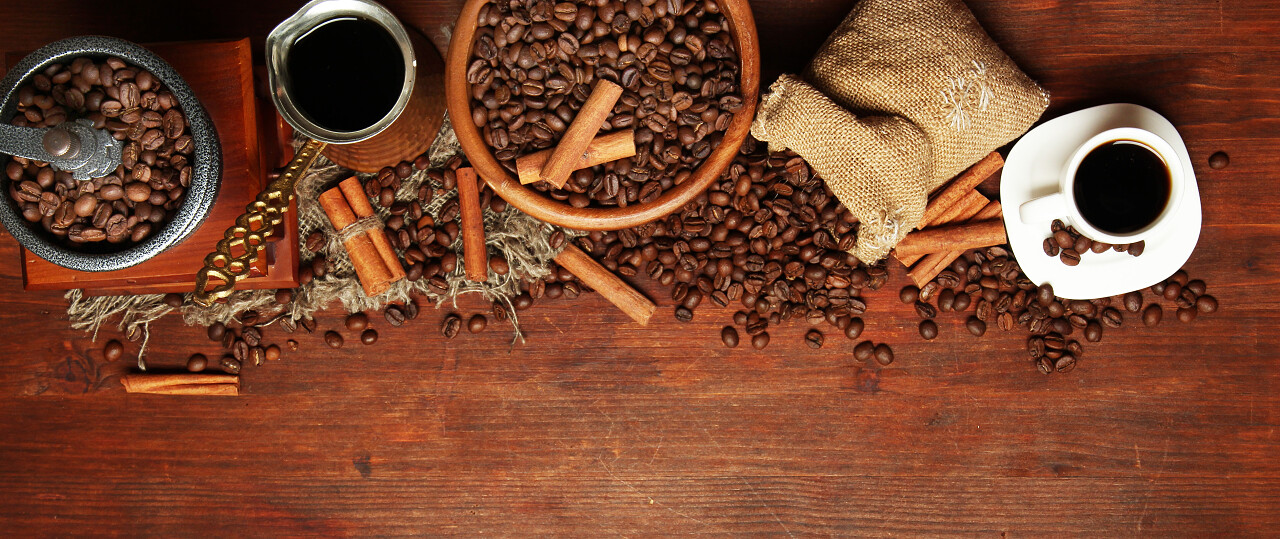 咖啡豆和咖啡背景