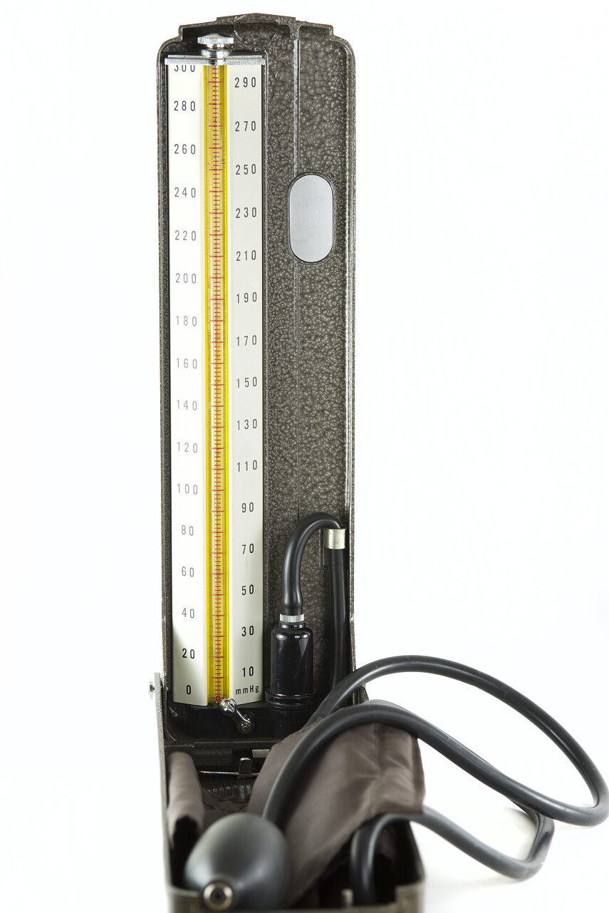 血压仪医疗设备隔离在白色