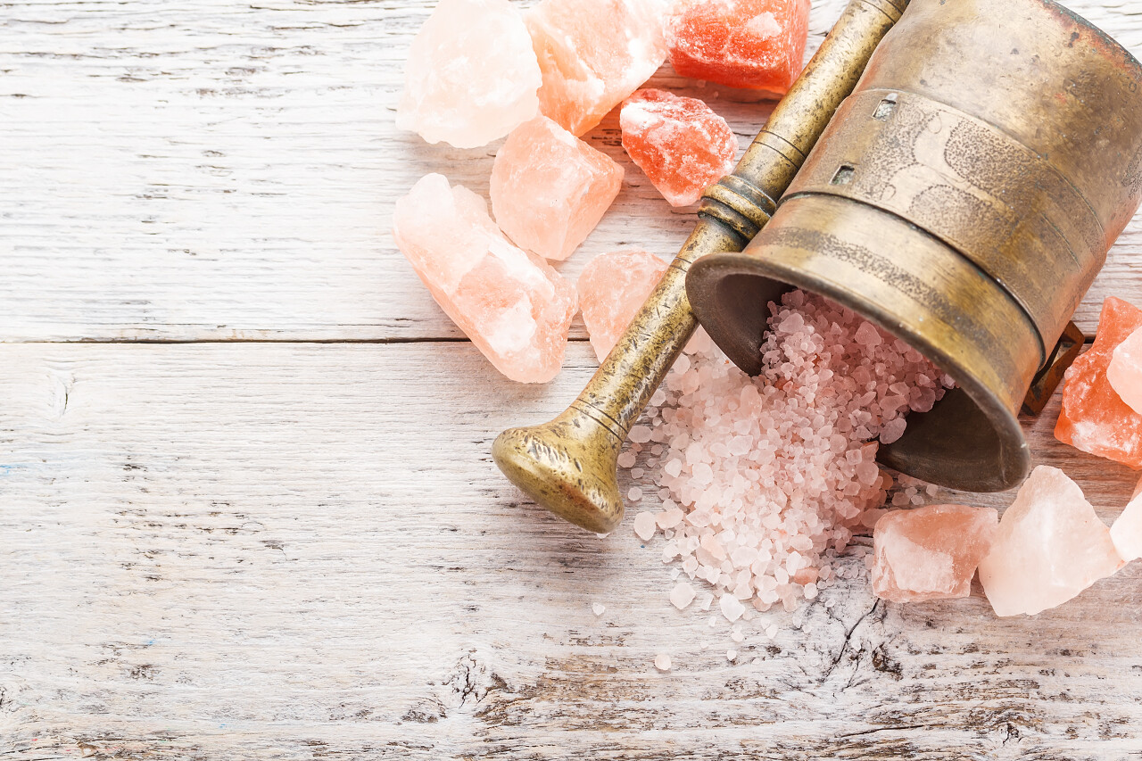 古董砂浆与粉红盐