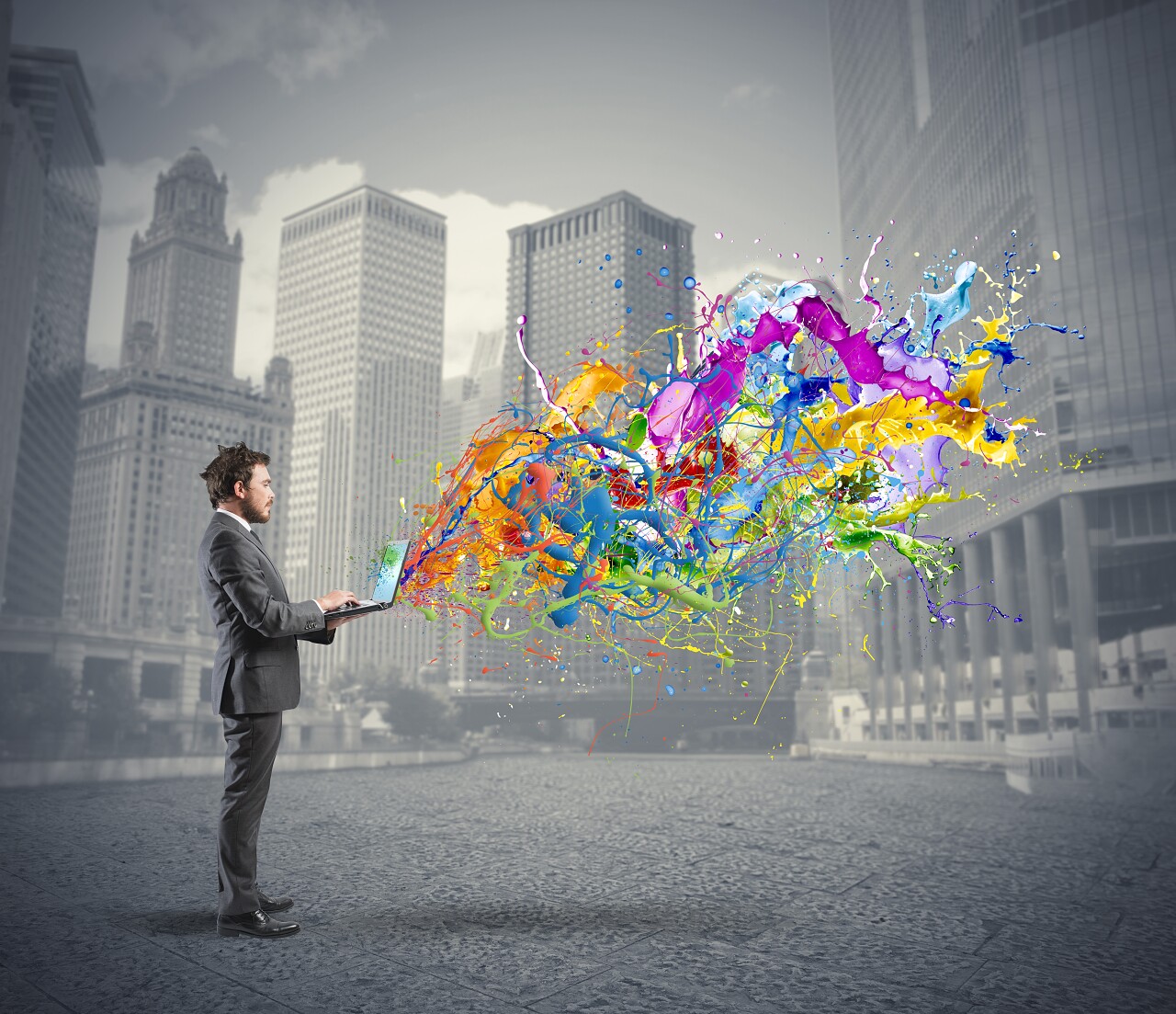 创意无限的商业与商人使用笔记本电脑的概念