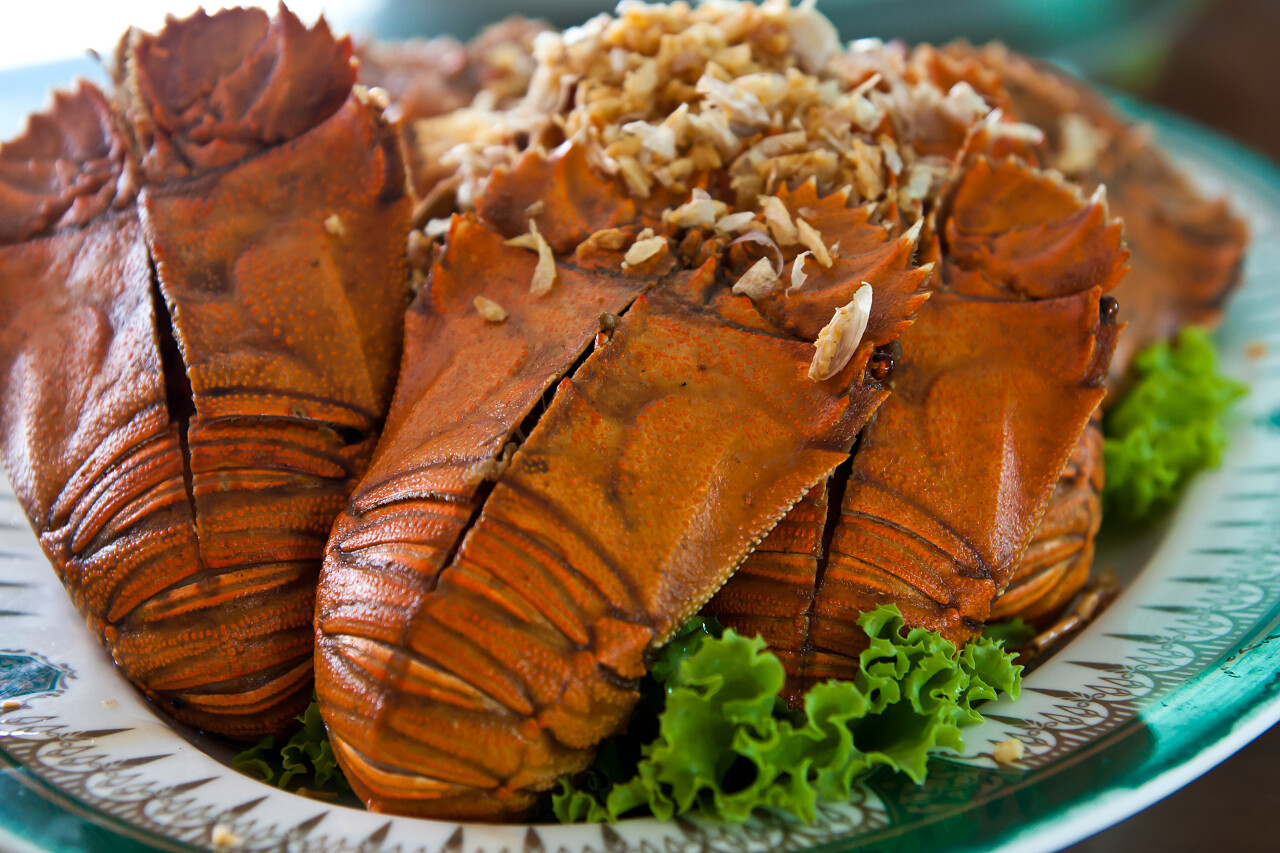 螳螂虾炒的蒜和胡椒