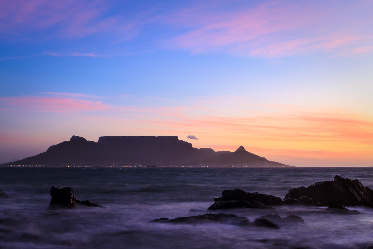 黎明山水风景图
