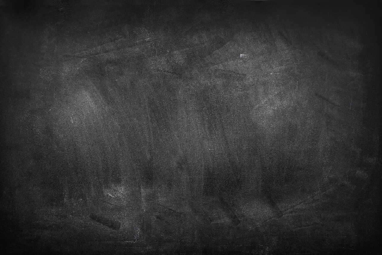 粉笔在黑板上擦掉了