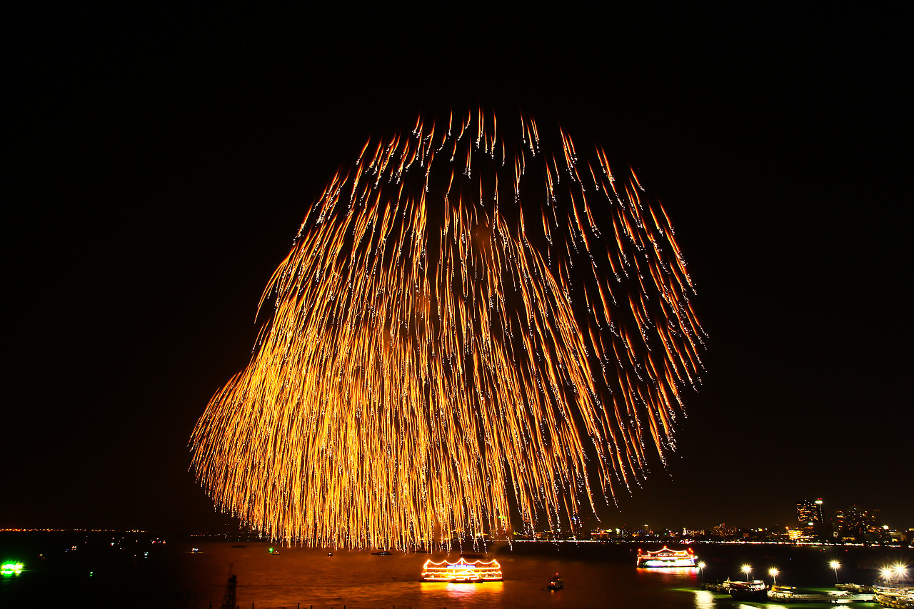 美丽的烟花在芭堤雅