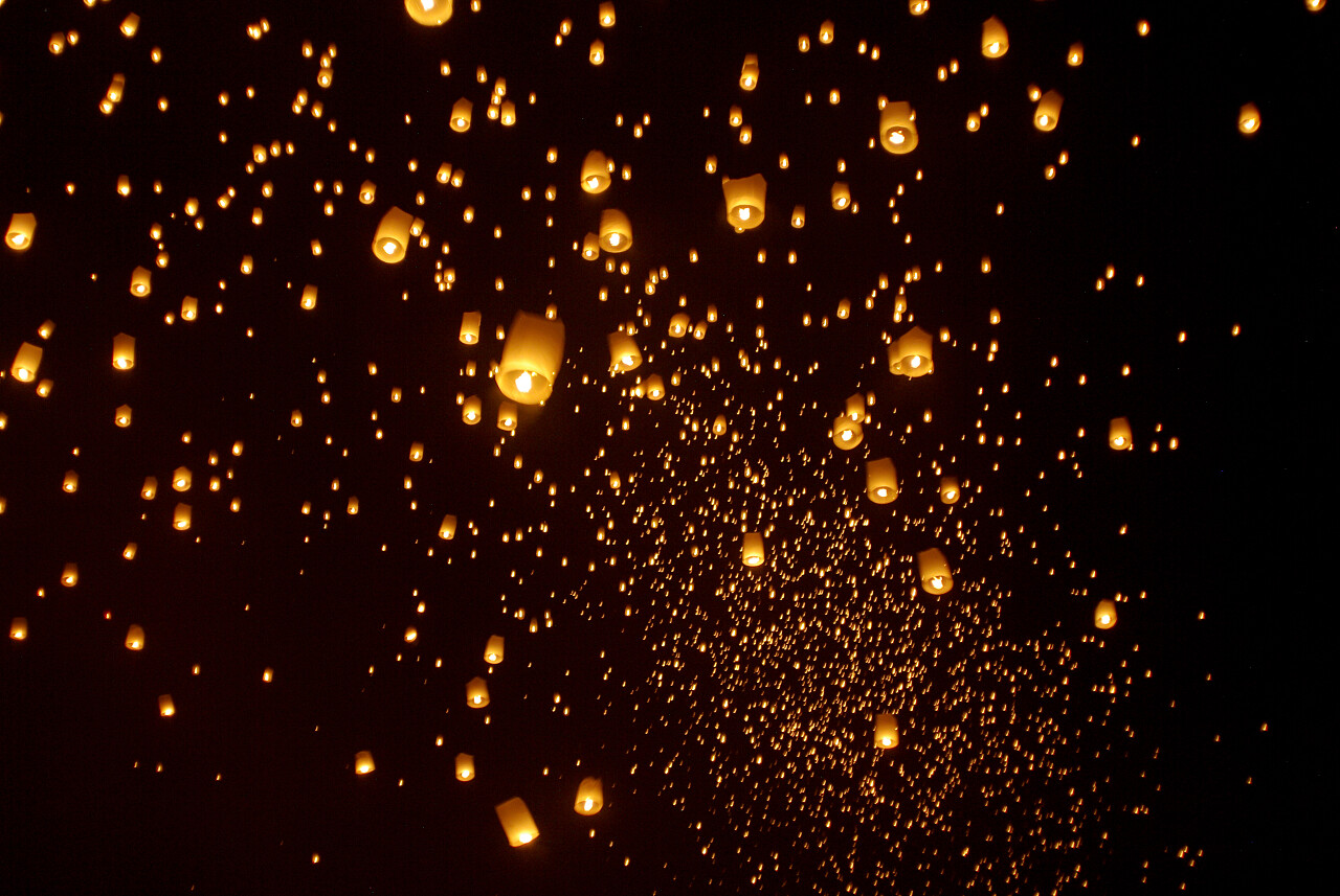 在泰国的浮动元宵佳节