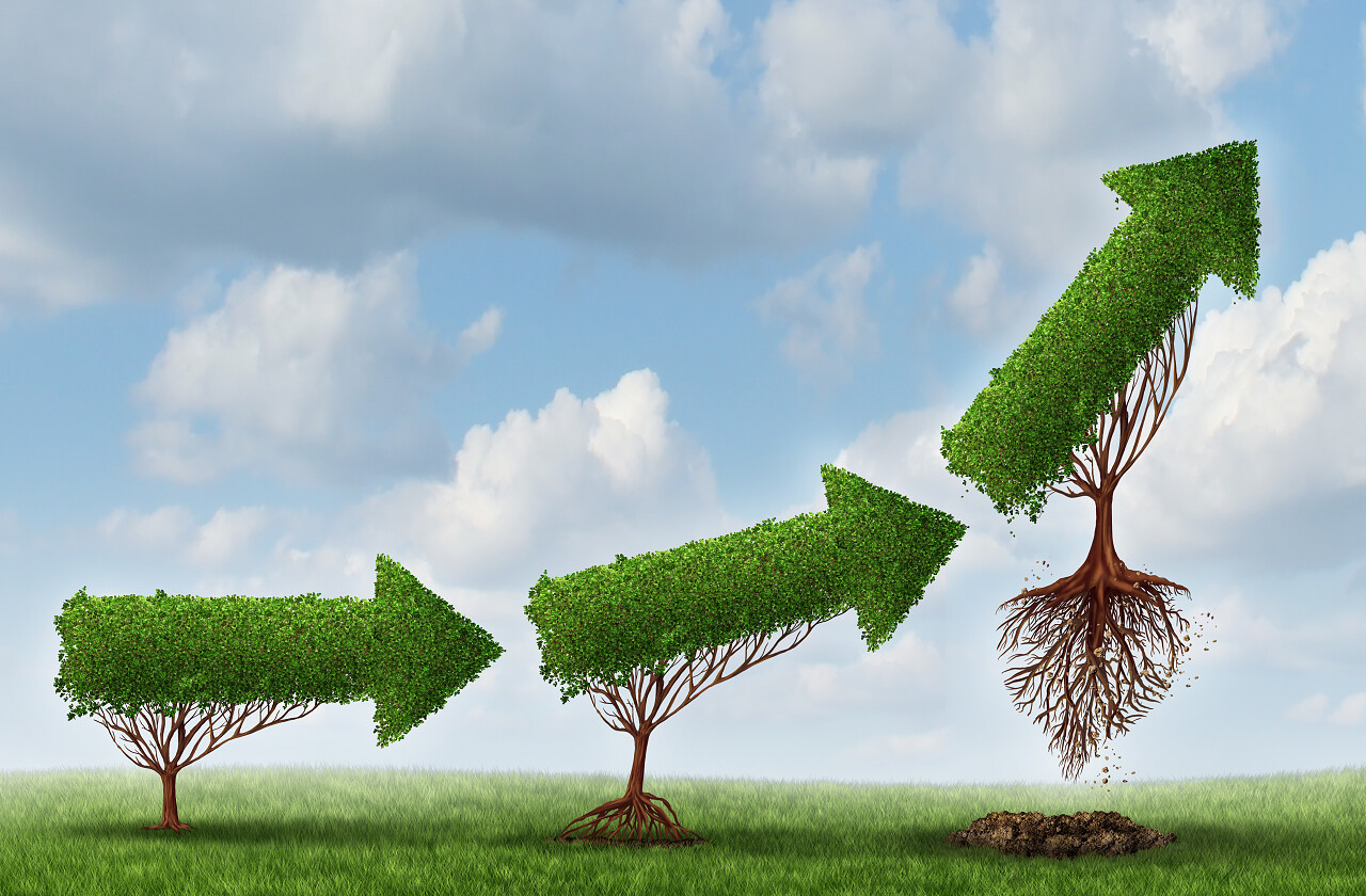 绿色箭头隐喻为商业成功符号提升箭头提升提高上涨