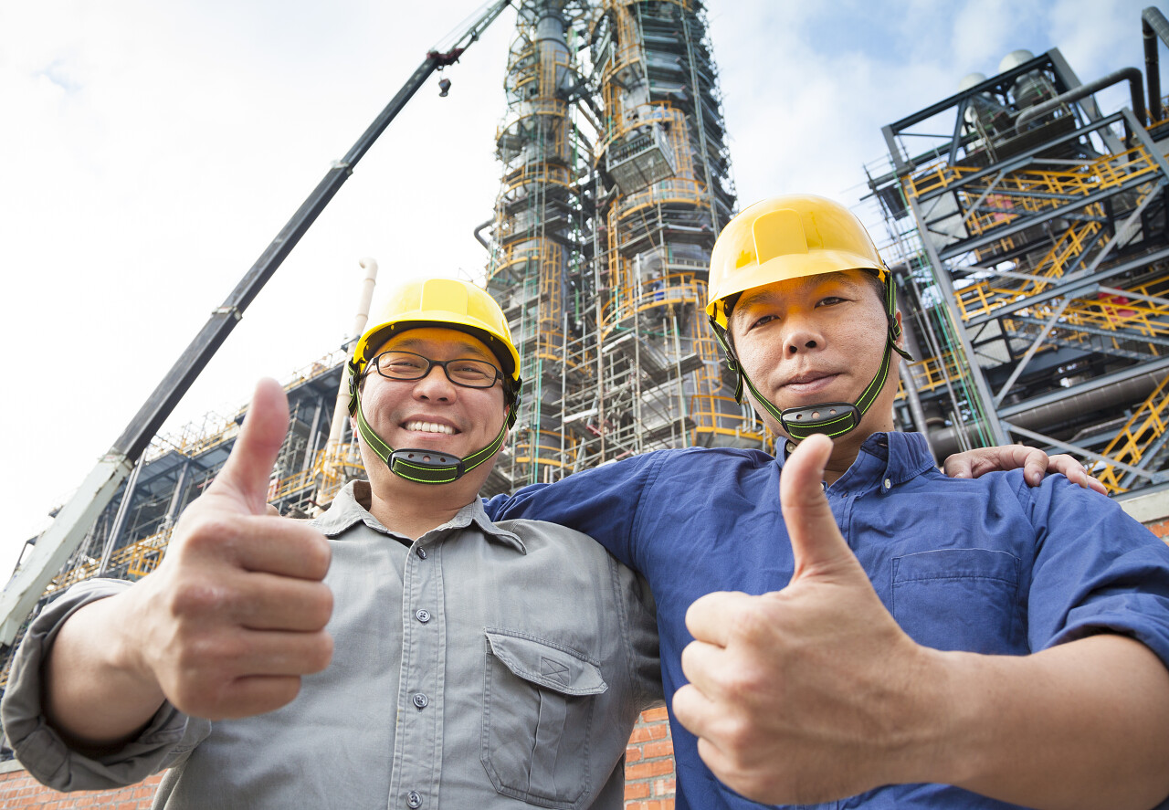 两个大拇指快乐工厂工人加油点赞点赞手势