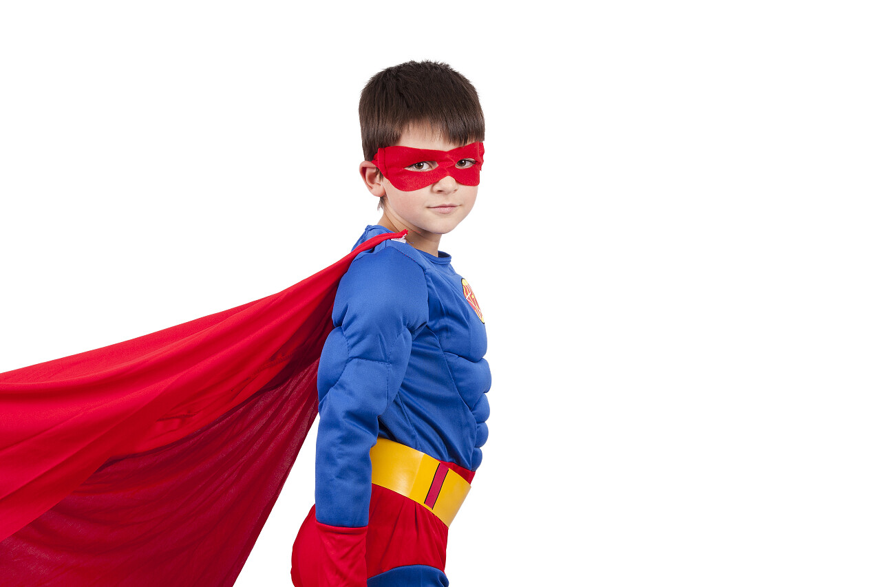 儿童穿着超人服装