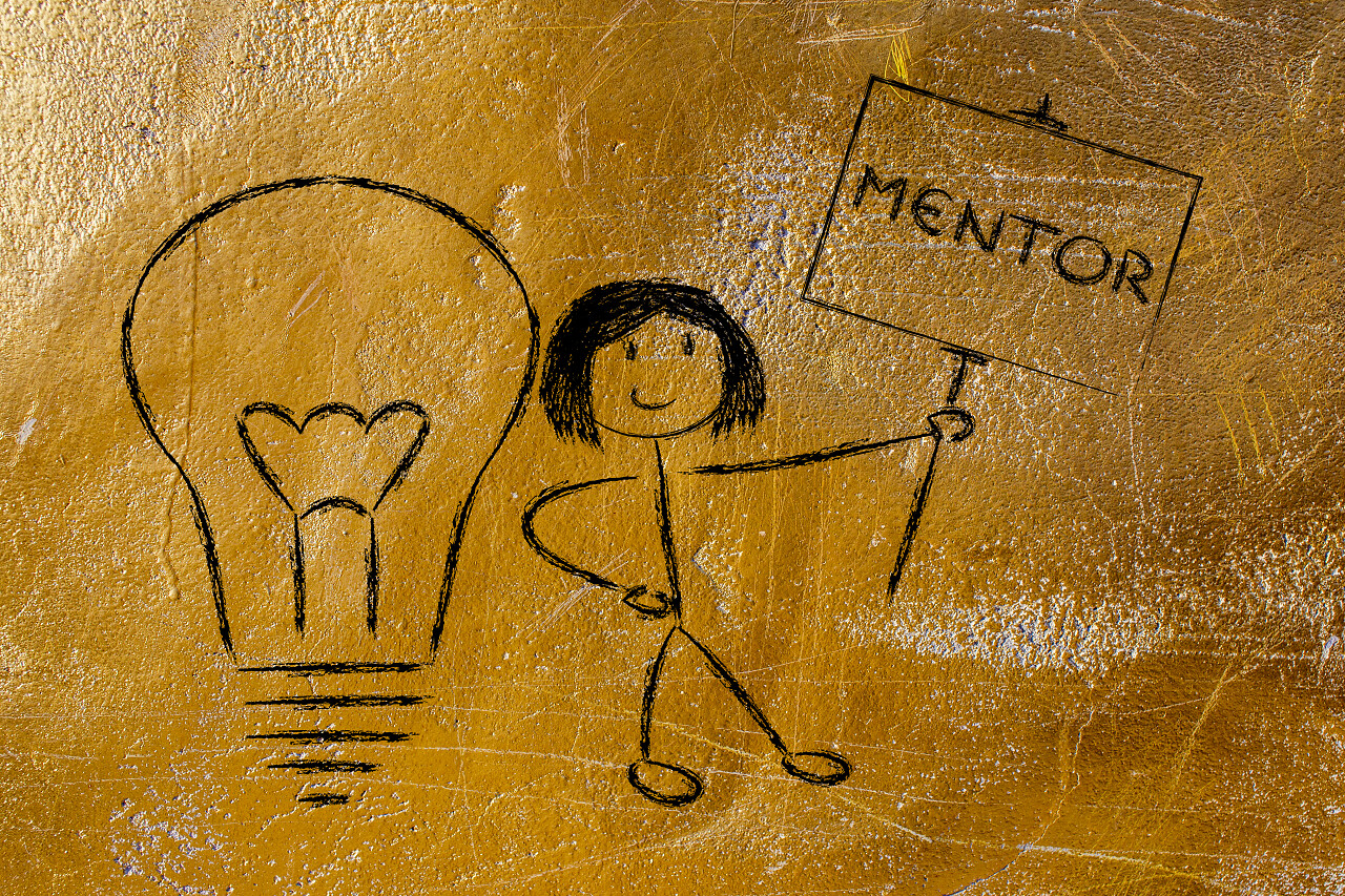 知识渊博的女孩抱着一块牌子