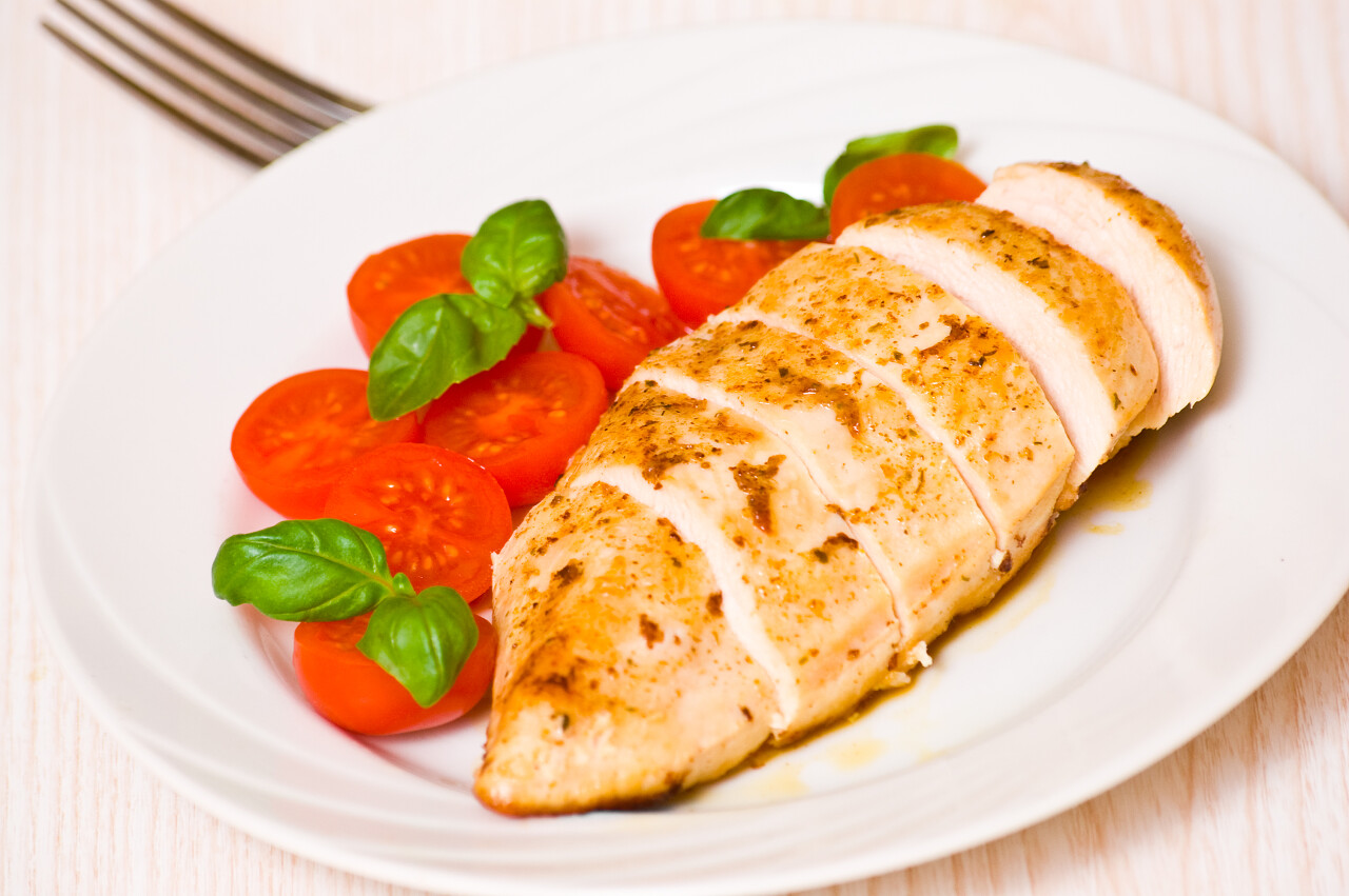 新鲜樱桃西红柿鸡胸肉