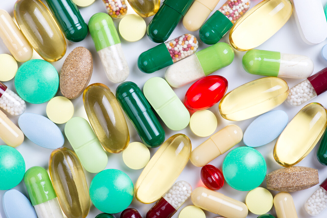 在白色背景下的药丸