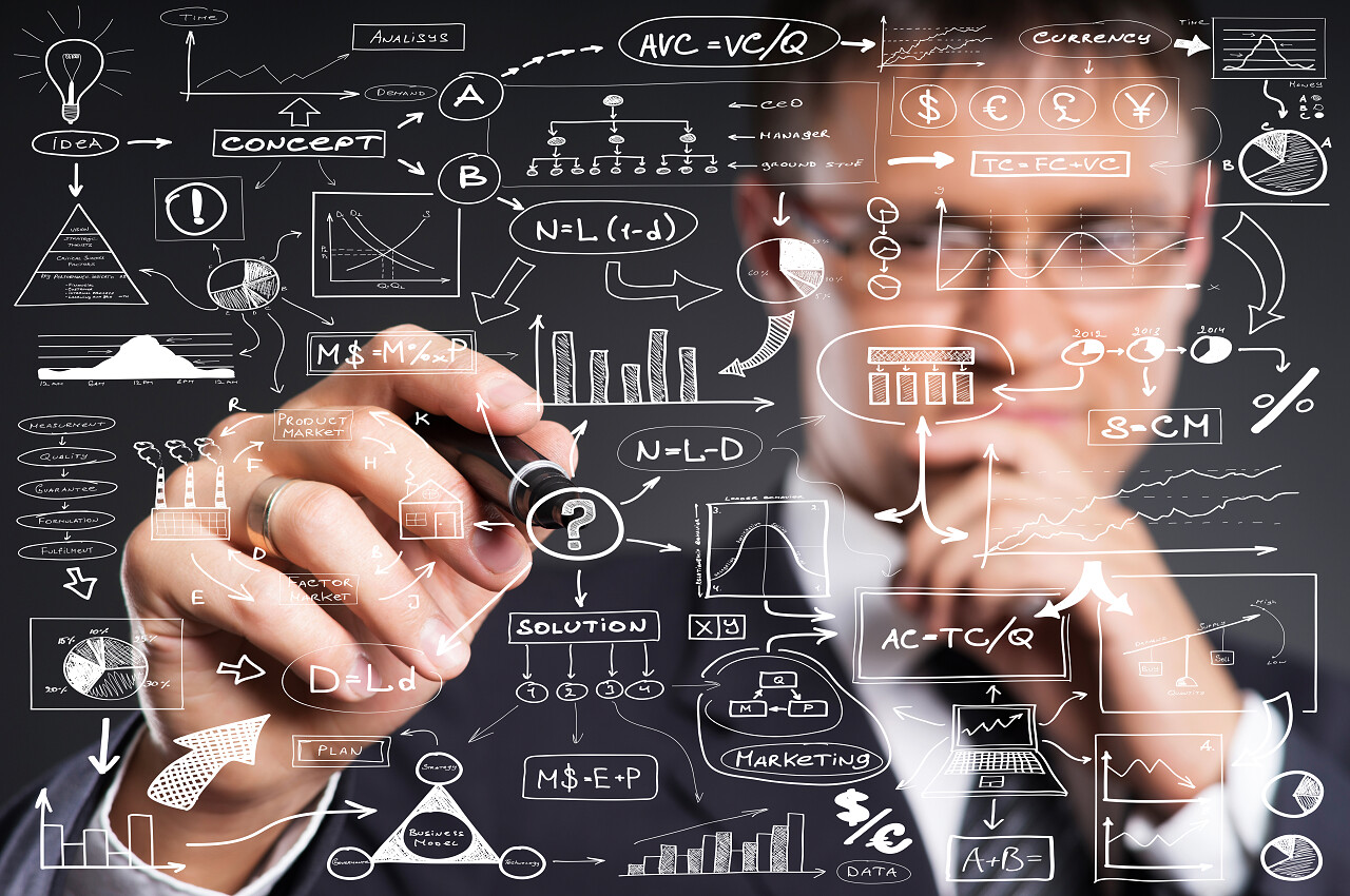 与业务计划工作的商人  财政  货币  技术和资金的概念