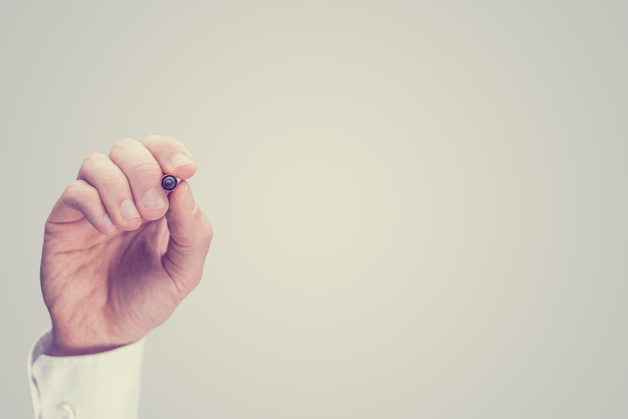 色调复古形象的书写   与一支笔   一个男人的手