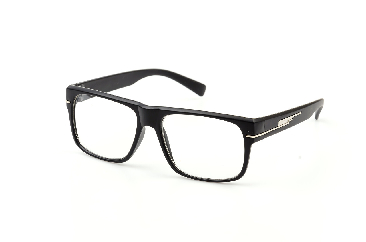 白色背景上的眼镜