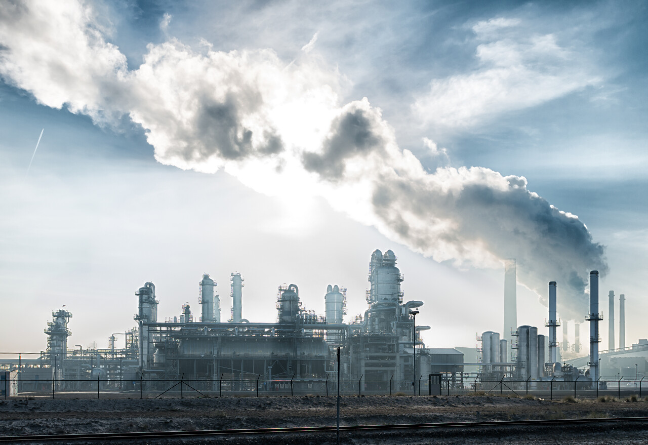 在鹿特丹港口地区的大型石化厂