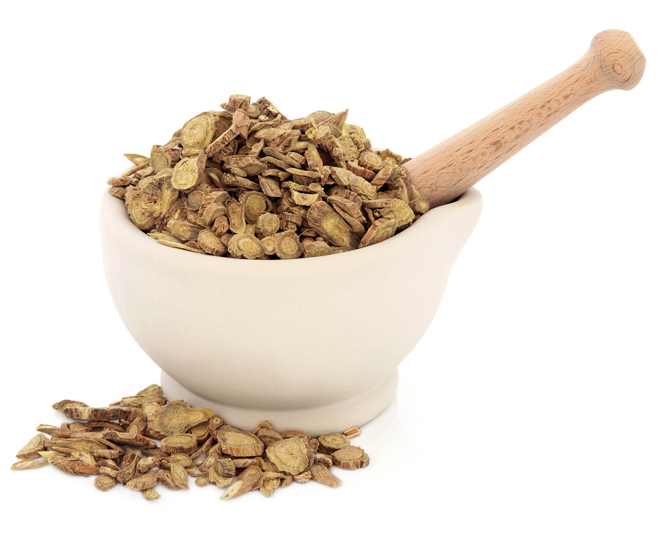 黄芩根中医中药石臼杵在白色的背景 黄秦 黄芩