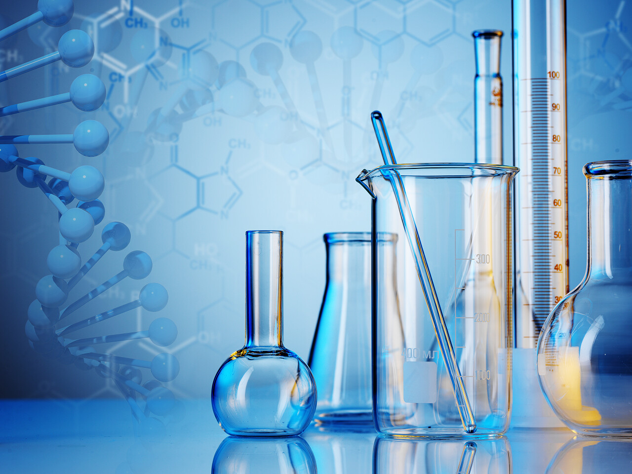 彩色背景的实验室玻璃器皿