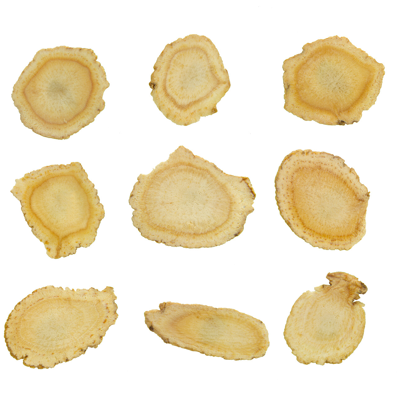 许多片西洋参孤立的白色背景上的集合