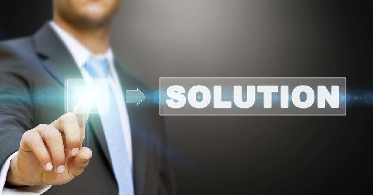 商人用手指接触数字端口点击手势