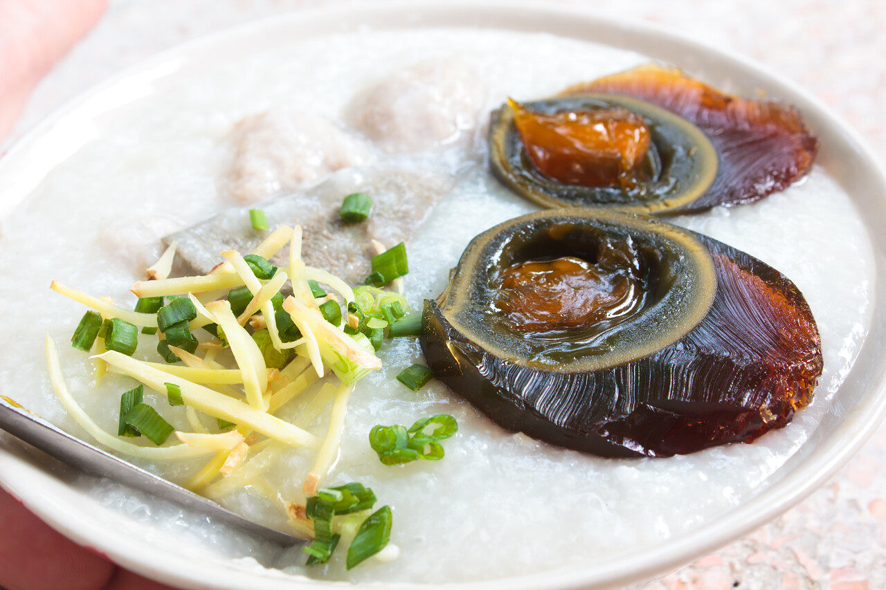 一碗皮蛋瘦肉粥特写