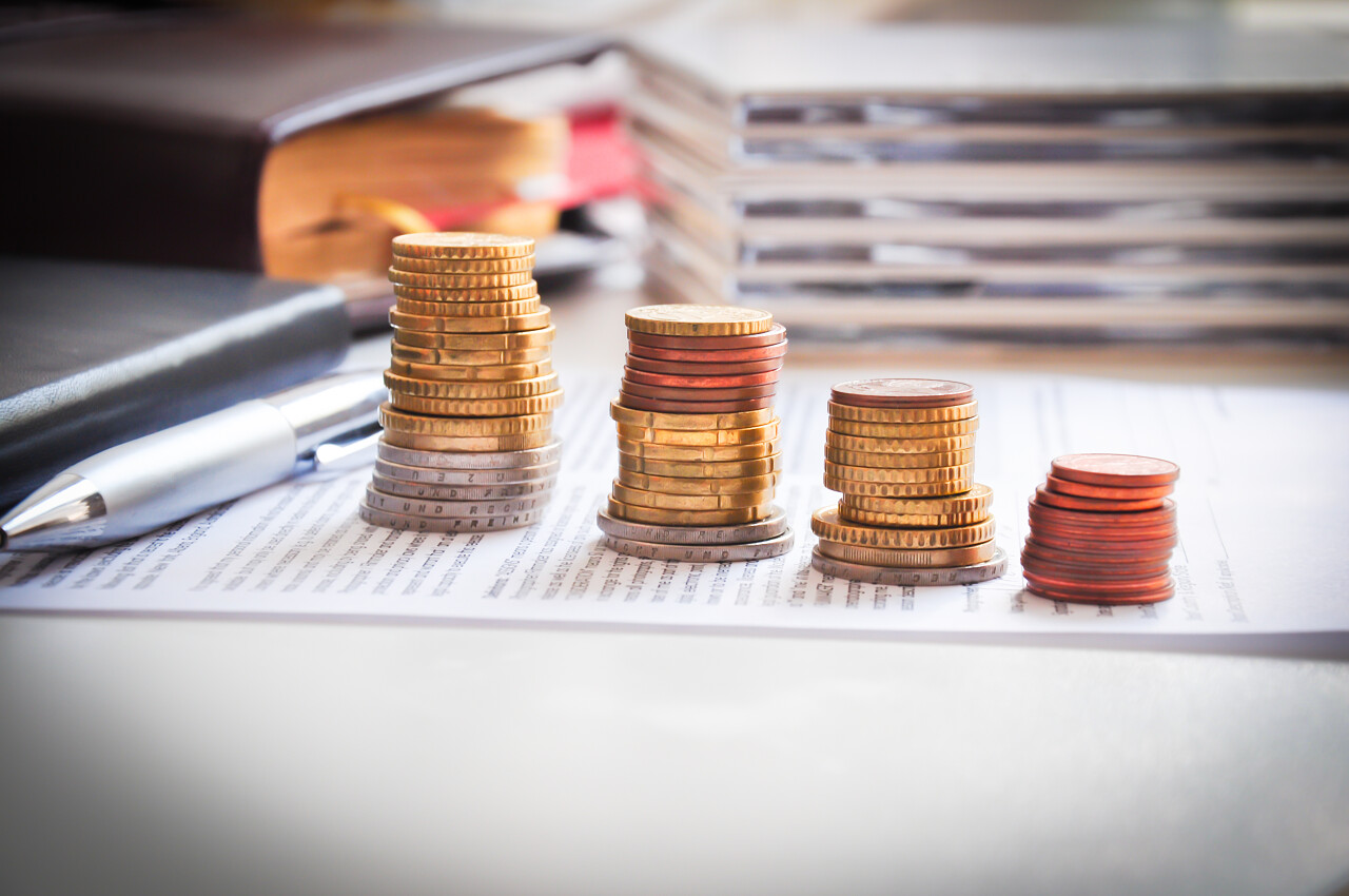 钱梯子或财政增长概念图片