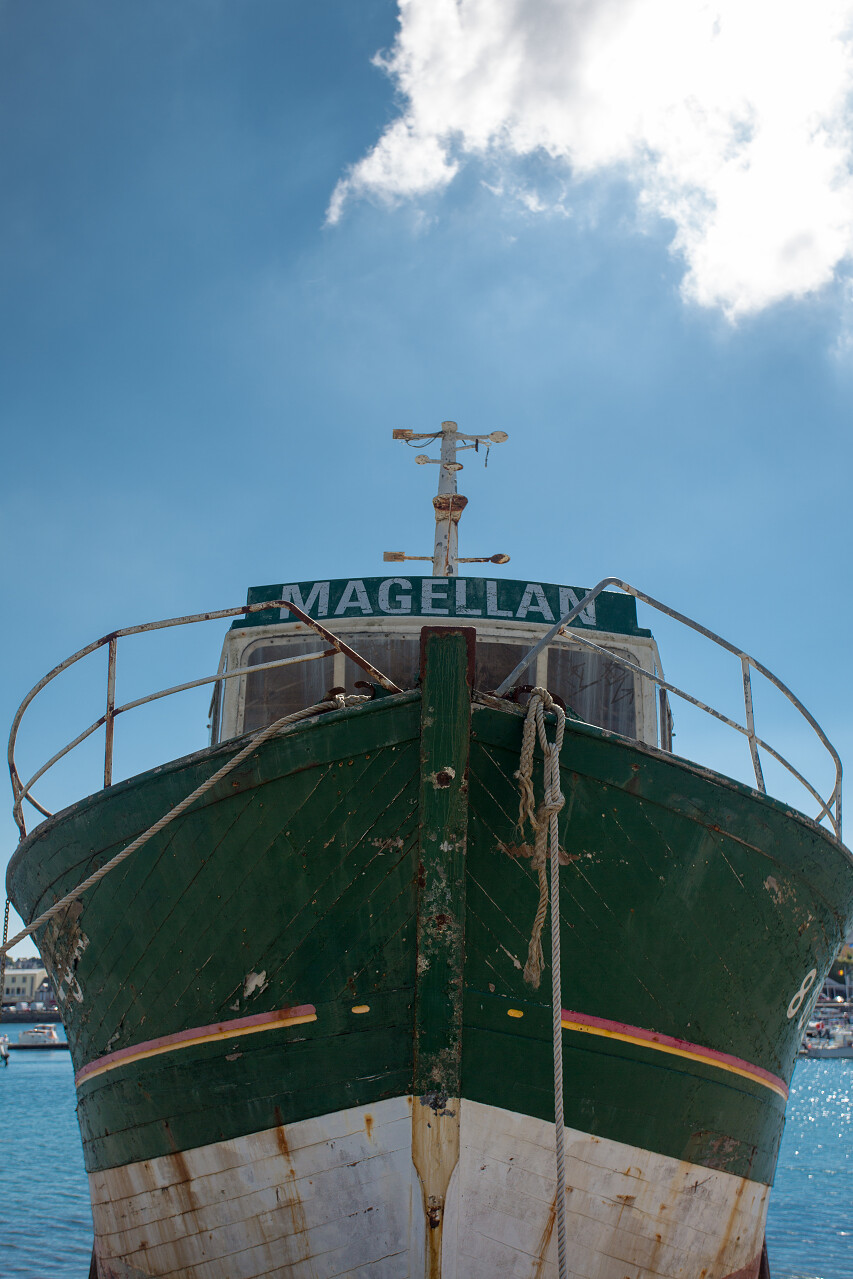 海难与蔚蓝的天空中在欧洲背景