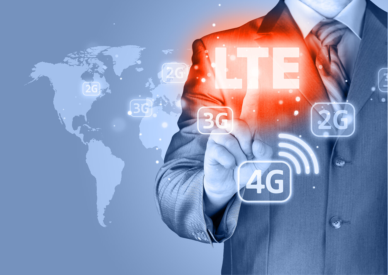 商人他的手指推按钮