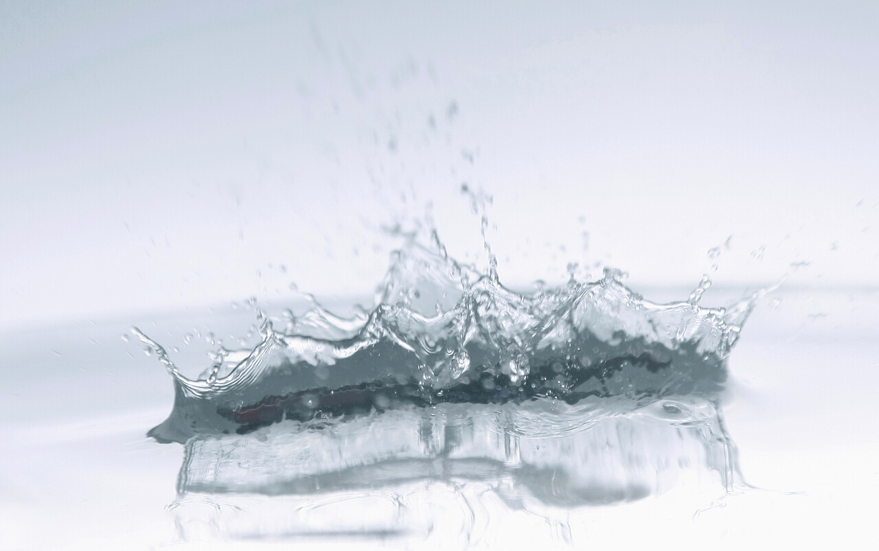 水下落圆形波纹