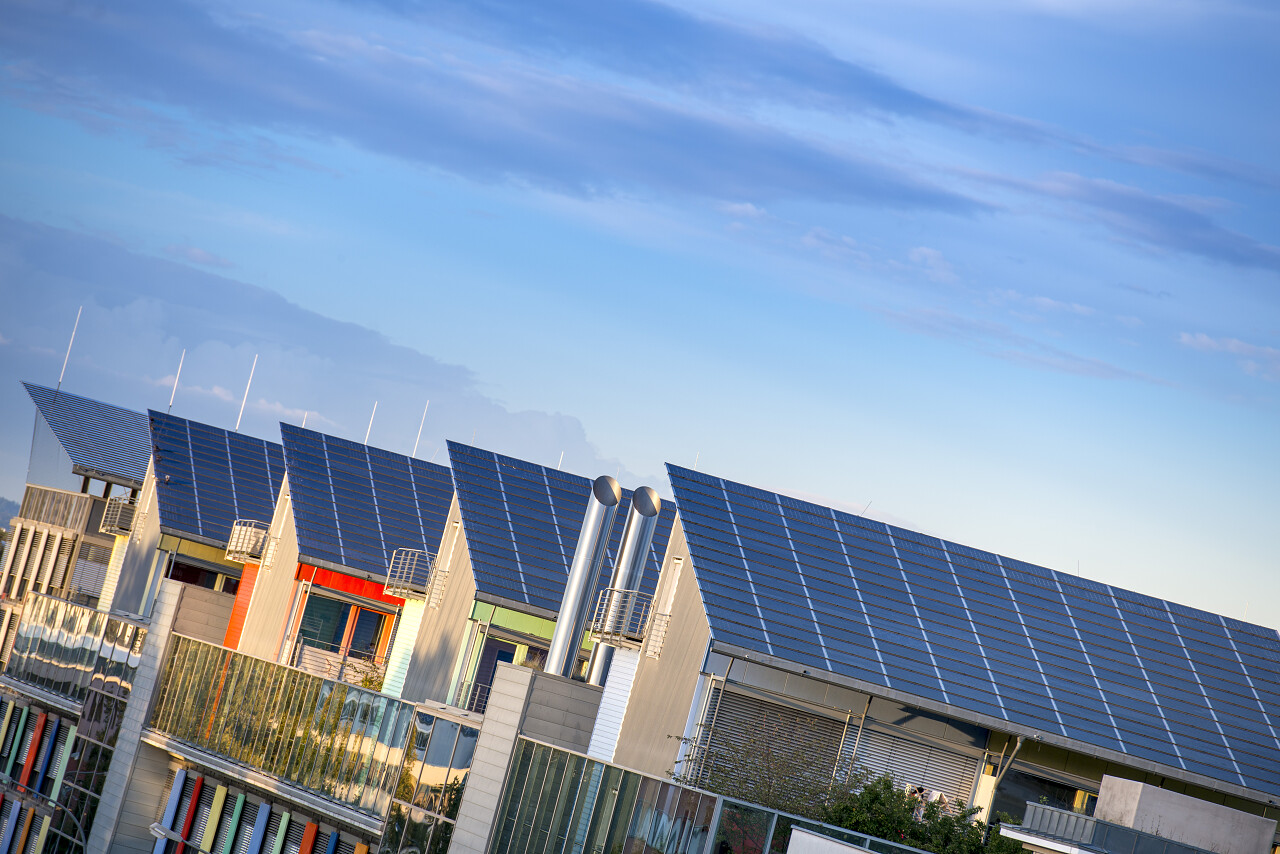 弗赖堡绿城太阳的详细情况太阳在德国黑森林弗赖堡的太阳能村它以使用替代能源和可再生能源而闻名