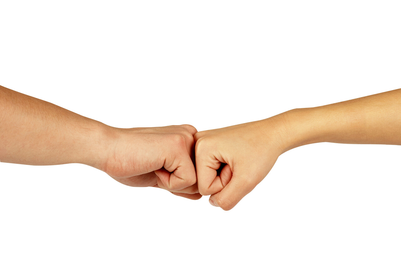 拳头撞击团队奋斗加油努力团结拳头团结手势激励