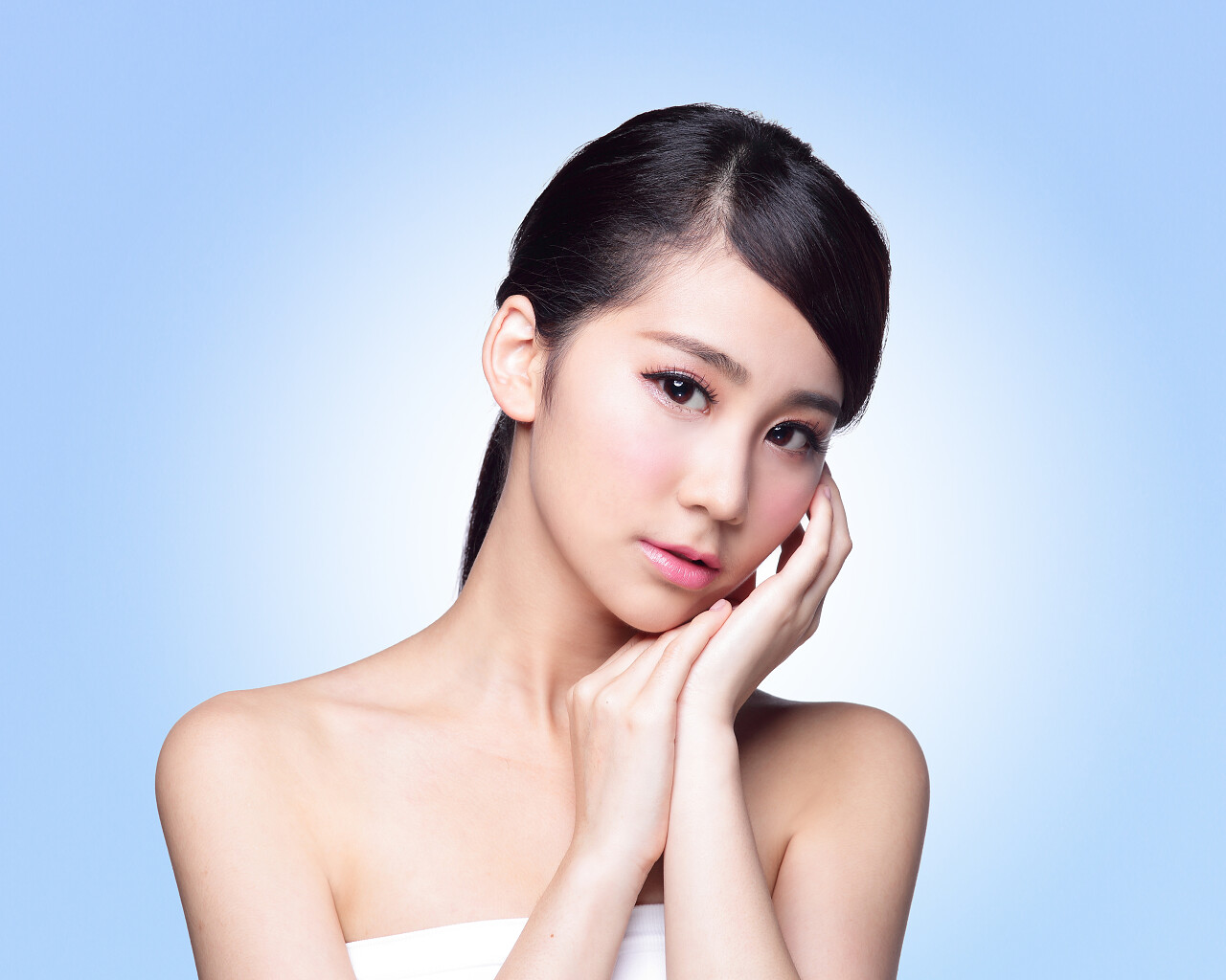 美丽的皮肤护理女人