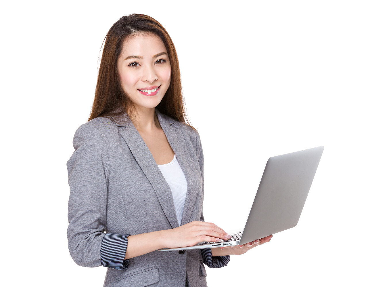 使用笔记本电脑的亚洲年轻女商人