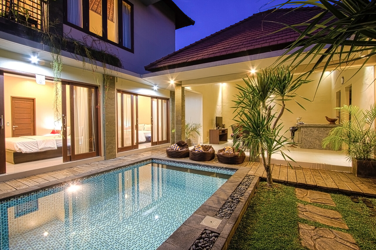 带游泳池的别墅房地产别墅洋房户外泳池