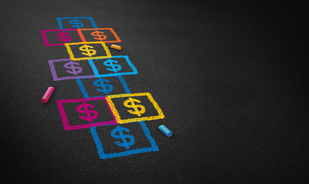 粉笔画在地板上的跳高游戏与美元标志