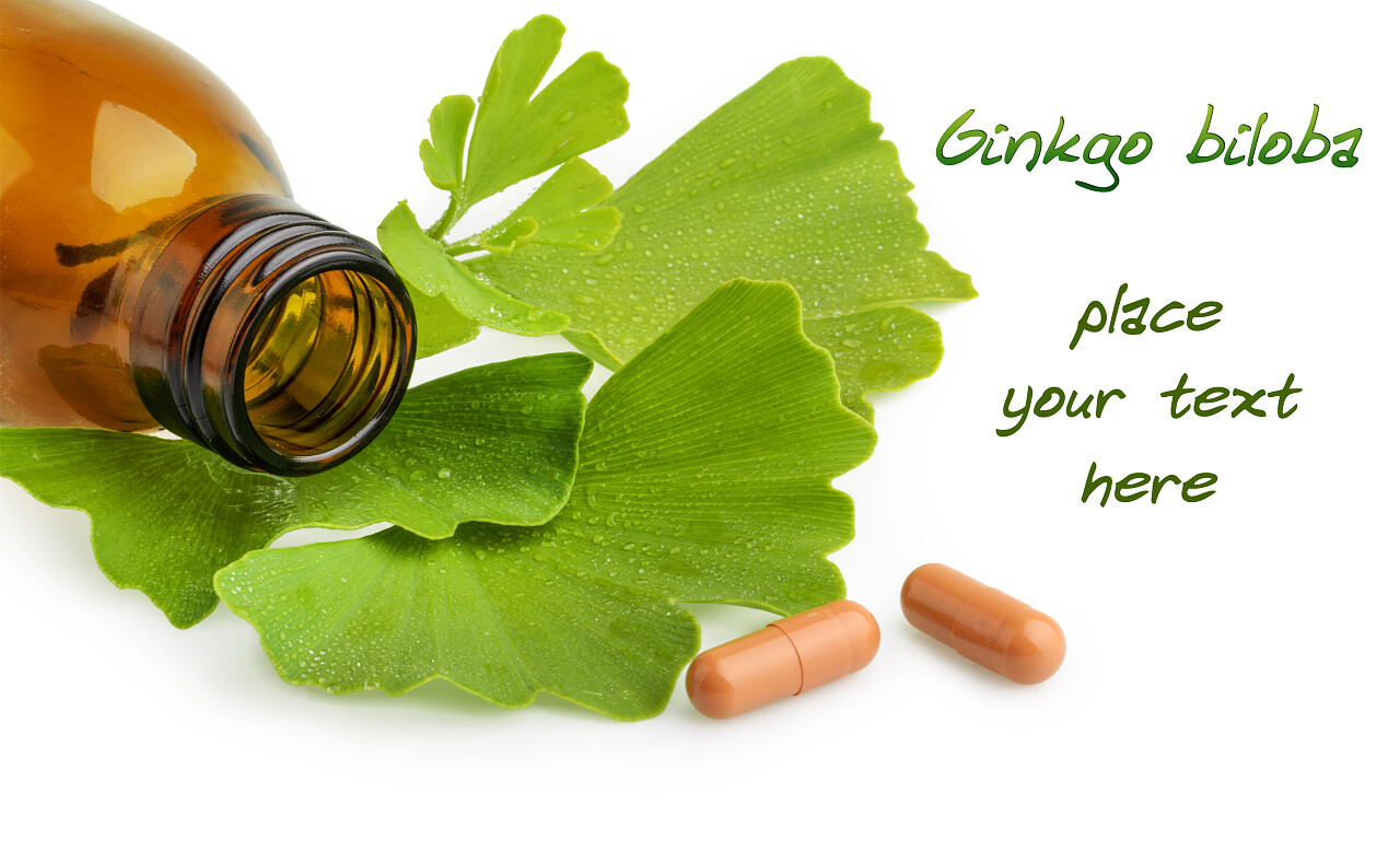 银杏叶和药瓶 还有两颗胶囊